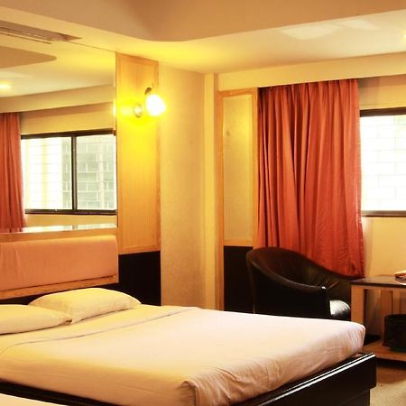 Pradipat Hotel Bangkok Dış mekan fotoğraf