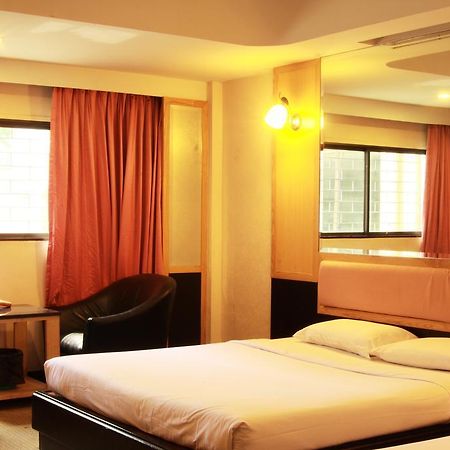 Pradipat Hotel Bangkok Dış mekan fotoğraf