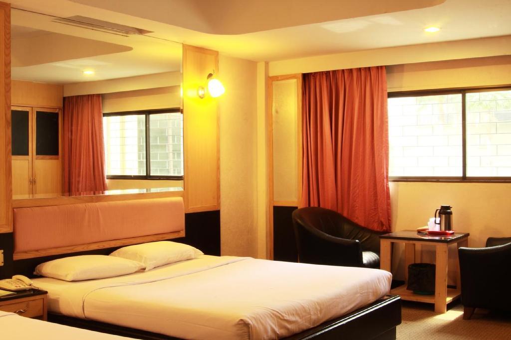 Pradipat Hotel Bangkok Dış mekan fotoğraf