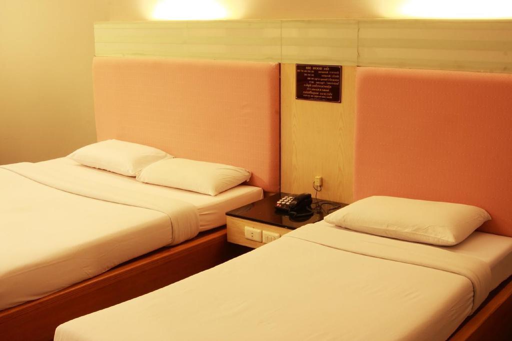 Pradipat Hotel Bangkok Dış mekan fotoğraf