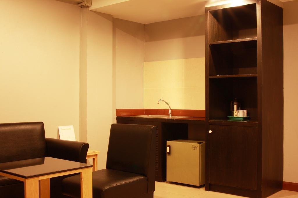 Pradipat Hotel Bangkok Dış mekan fotoğraf