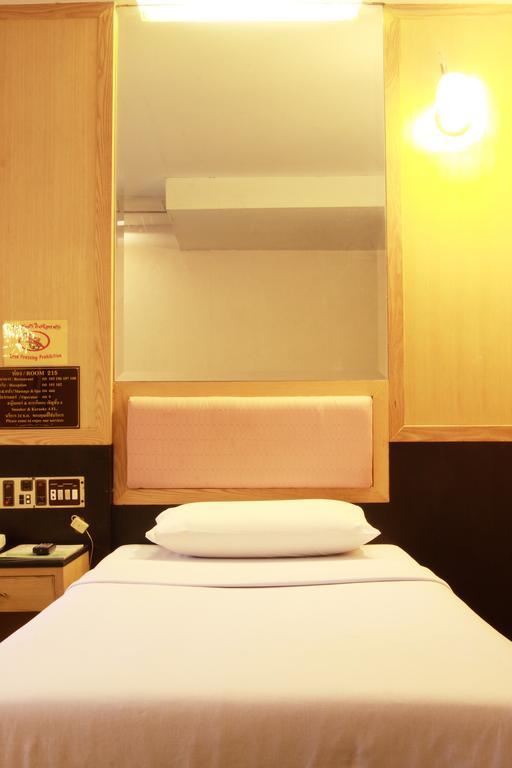 Pradipat Hotel Bangkok Dış mekan fotoğraf