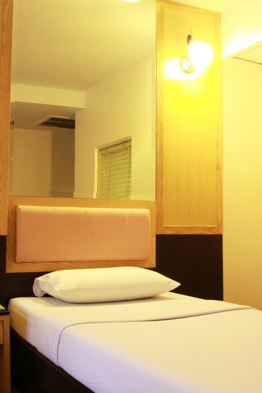 Pradipat Hotel Bangkok Dış mekan fotoğraf