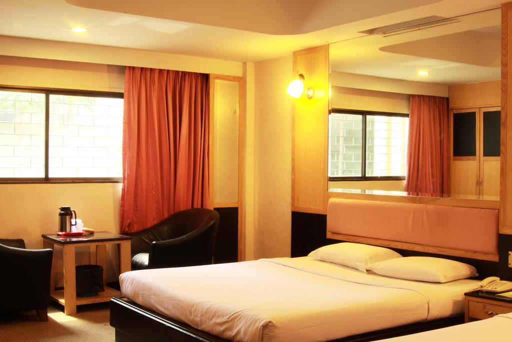 Pradipat Hotel Bangkok Dış mekan fotoğraf