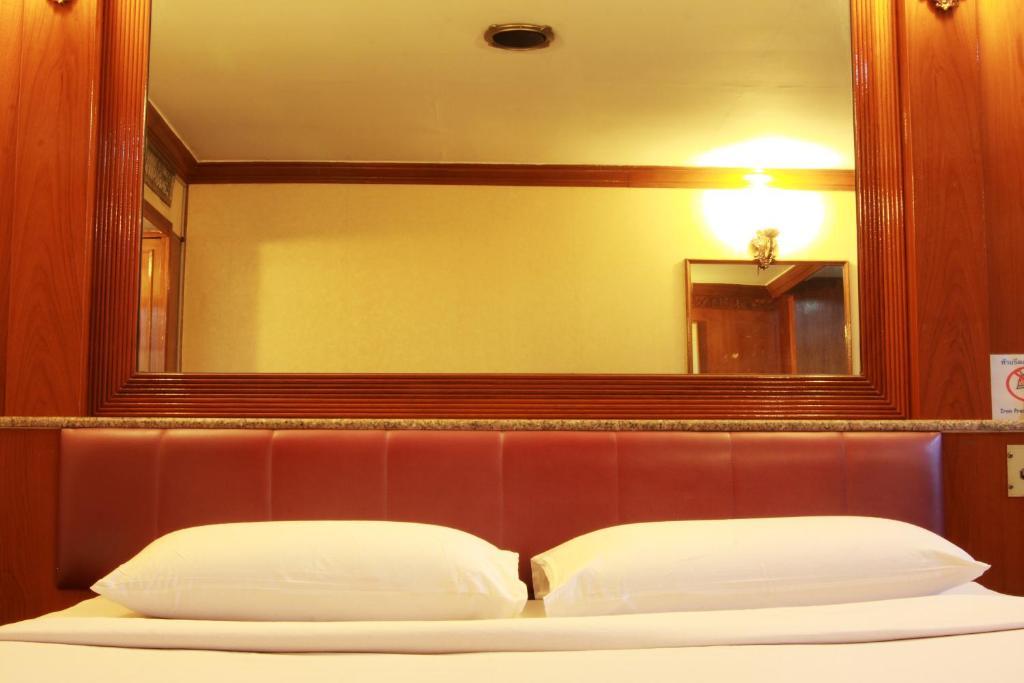 Pradipat Hotel Bangkok Oda fotoğraf